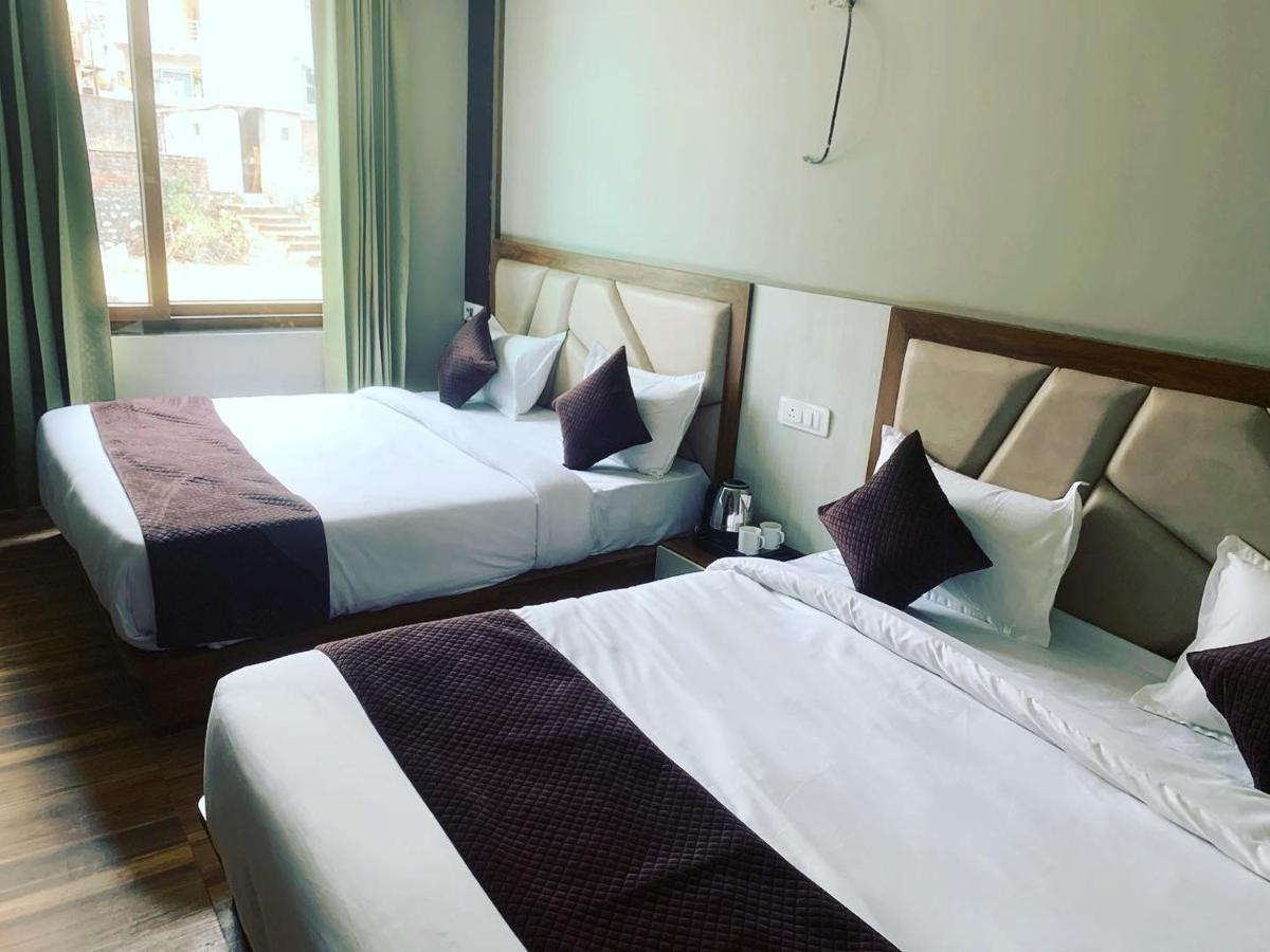 Hotel & Hostel Vimal Ganga Рішикеш Екстер'єр фото