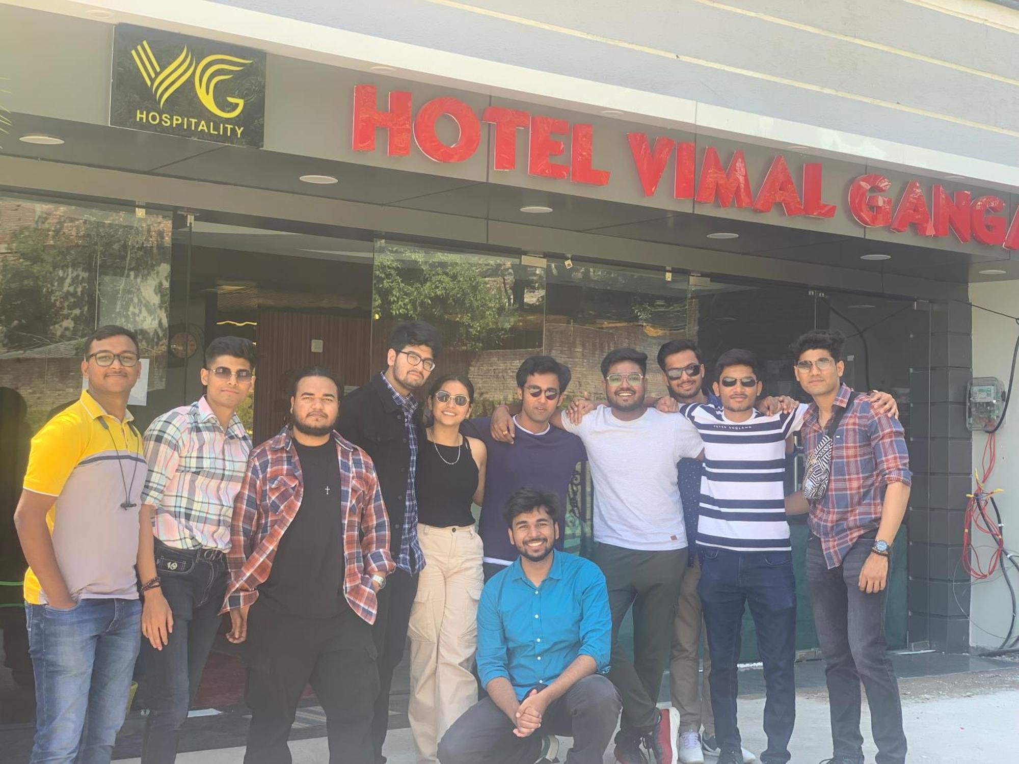 Hotel & Hostel Vimal Ganga Рішикеш Екстер'єр фото