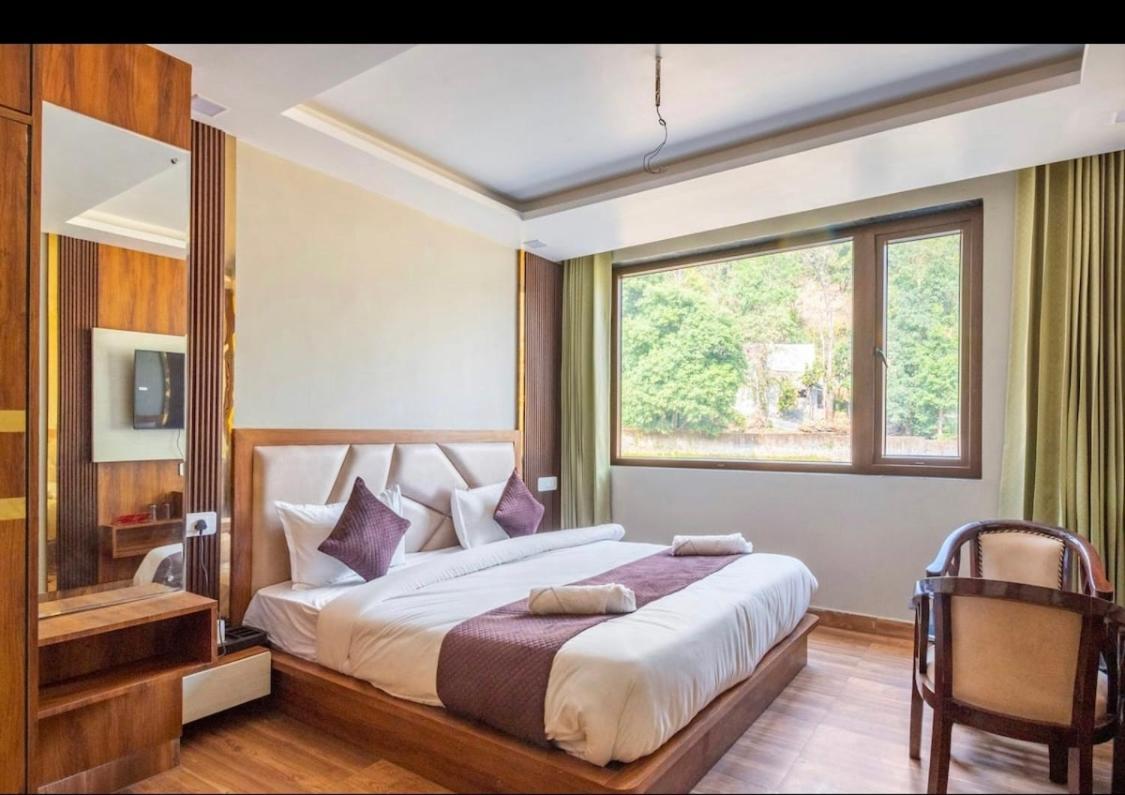 Hotel & Hostel Vimal Ganga Рішикеш Екстер'єр фото