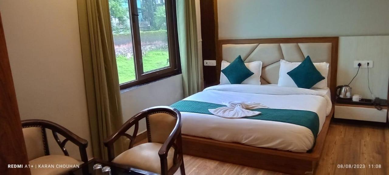 Hotel & Hostel Vimal Ganga Рішикеш Екстер'єр фото